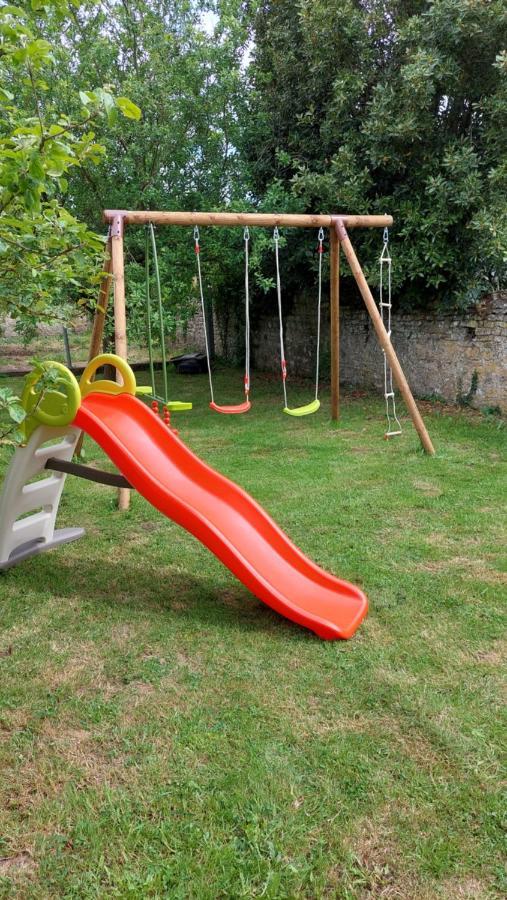 Le So Art, Grande Maison 4 Chambres, Terrain De Petanque, Grand Jardin Clos, Flipper, Babyfoot, Jeux Arcade, Ping Pong,1 Km Mer, Proche Golf, Port En Bessin, Bayeux Et Plages Du Debarquement, Adaptee Enfants Commes Dış mekan fotoğraf