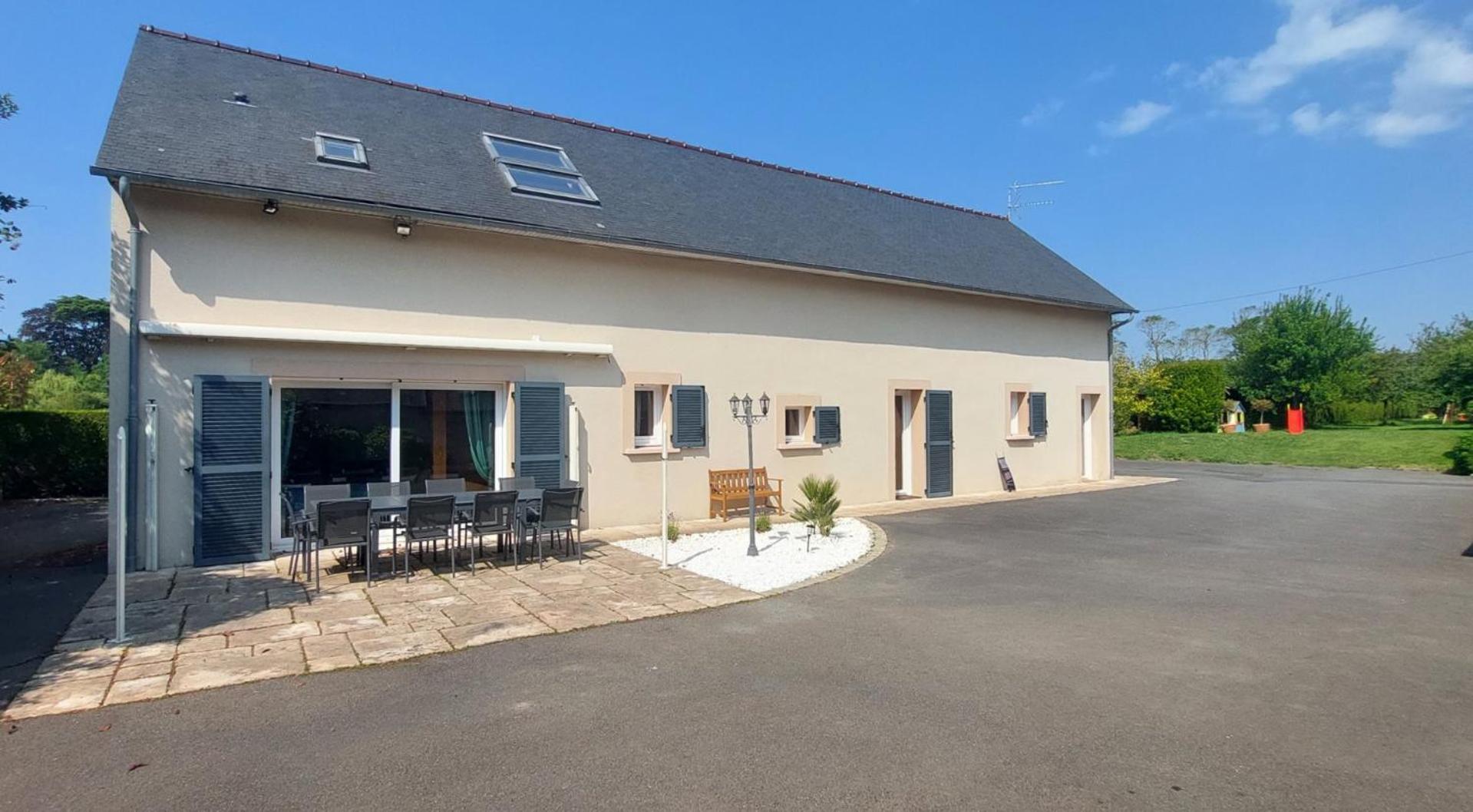Le So Art, Grande Maison 4 Chambres, Terrain De Petanque, Grand Jardin Clos, Flipper, Babyfoot, Jeux Arcade, Ping Pong,1 Km Mer, Proche Golf, Port En Bessin, Bayeux Et Plages Du Debarquement, Adaptee Enfants Commes Dış mekan fotoğraf