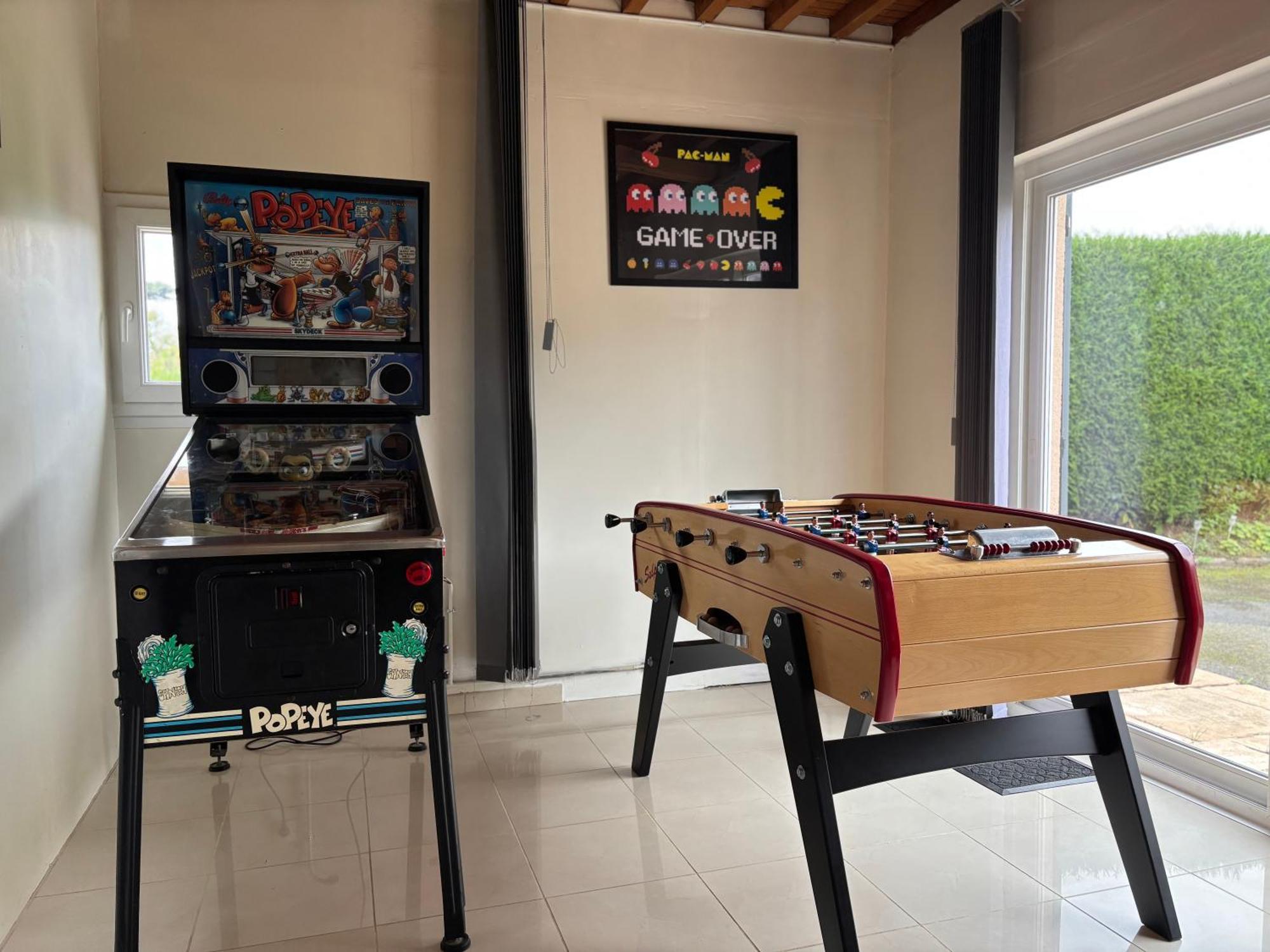 Le So Art, Grande Maison 4 Chambres, Terrain De Petanque, Grand Jardin Clos, Flipper, Babyfoot, Jeux Arcade, Ping Pong,1 Km Mer, Proche Golf, Port En Bessin, Bayeux Et Plages Du Debarquement, Adaptee Enfants Commes Dış mekan fotoğraf